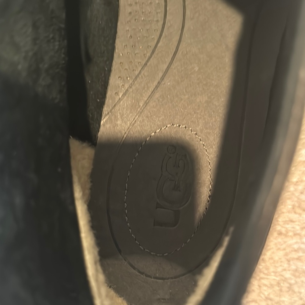 UGG Classic Black Leather Men's Shoes - Picture 3 of 10